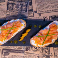 Bruschetta de salmón ahumado y queso
