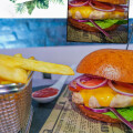 Hamburguesa de pollo + patatas fritas